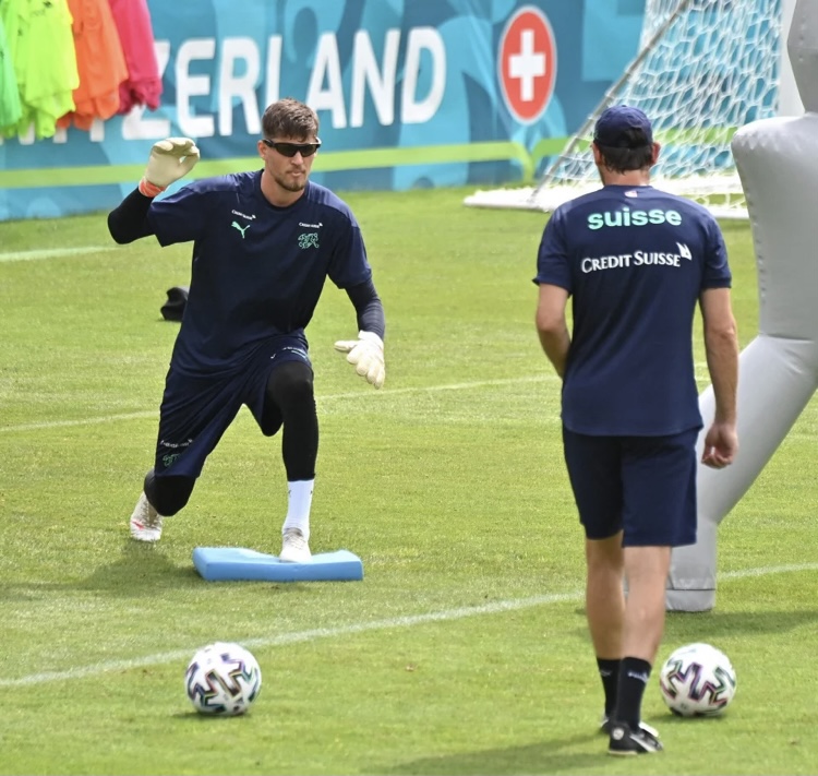 Swiss Goalkeepers Training with Visionup Strobe Glasses